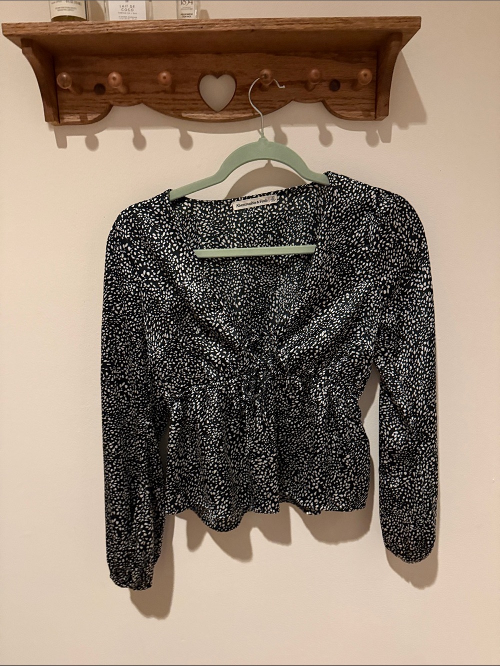 Abercrombie & Fitch Black and White Dotted V‑Neck Peplum Blouse